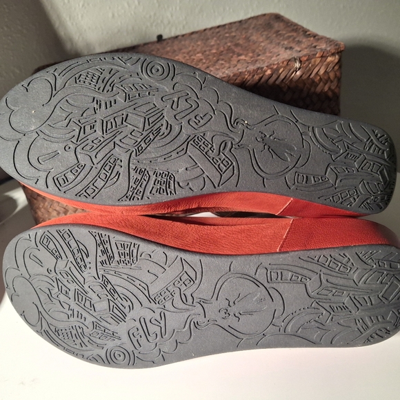 Fly London "Bana661Fly" Red Shoes - Picture 4 of 8